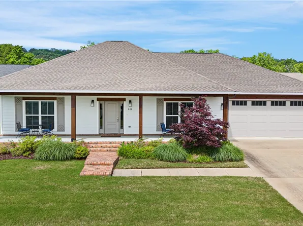 808 Lindsey Ln, Russellville, AR 72801