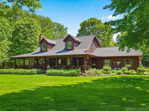 6994 Frontier Dr, West Olive, MI 49460