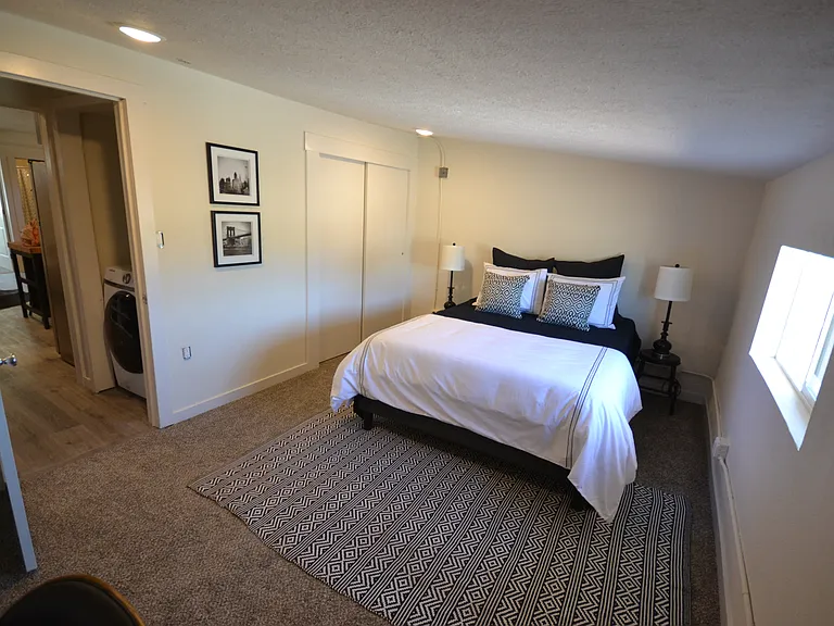 560 SW Paiute St #B — Photo 11