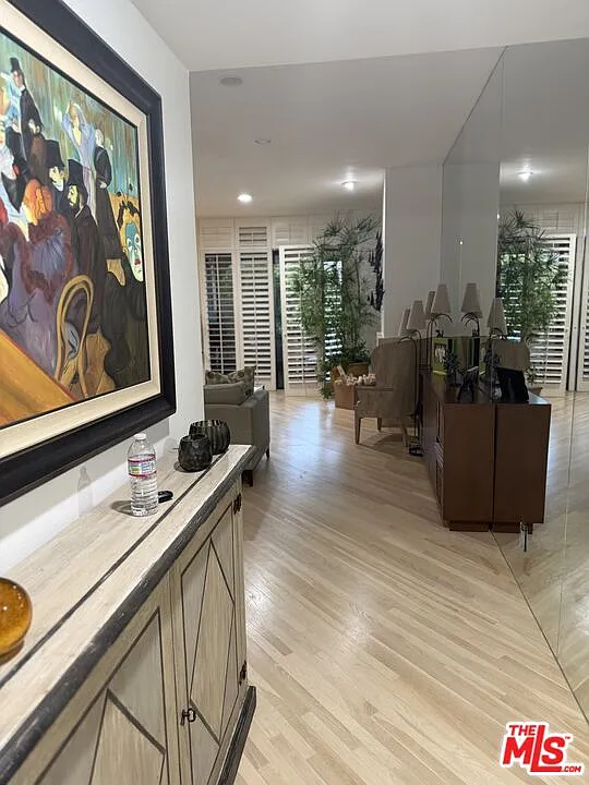 2 bed, 2.5 bath, 1961 sqft, $8,200 — Photo 4