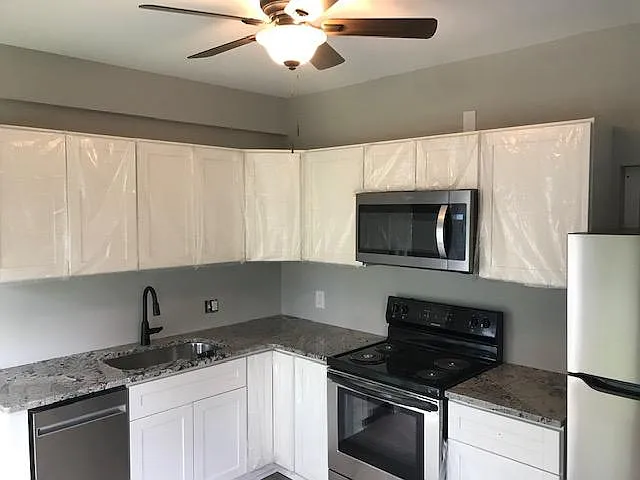 Building Photo - 318 Gibson St #2