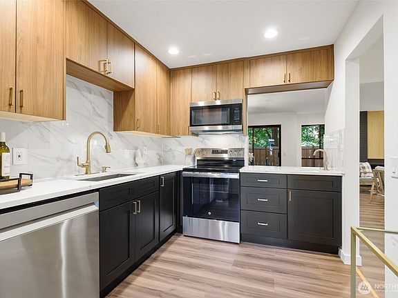 4th image of 10305 NE 16th Street #I6