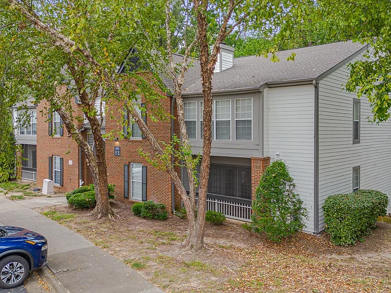 Southpoint Estate Apartments — Photo 15