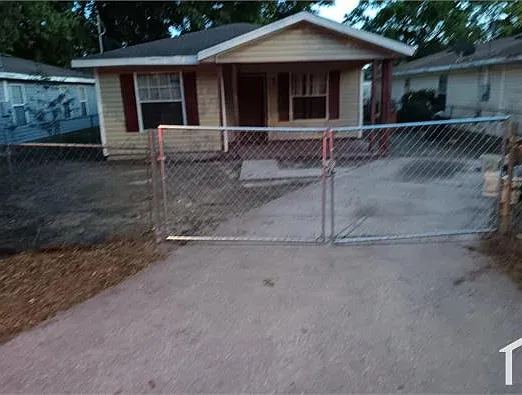 3 bed, $1,250 — Photo 1