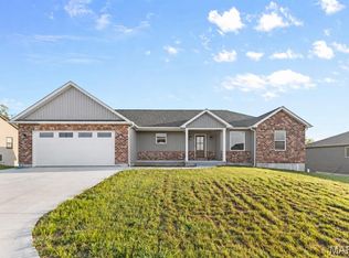 825 Barclay Dr, Farmington, MO 63640