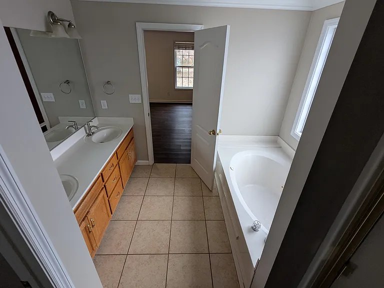 202 Deerfoot Dr — Photo 8