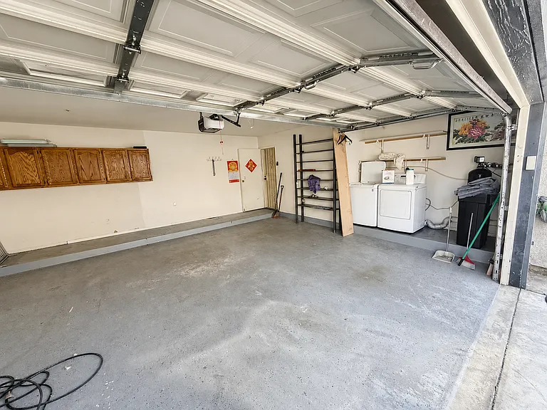 2500 Potrero Ave — Photo 11