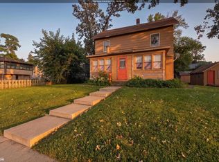 423 N Shore Dr, Clear Lake, IA 50428