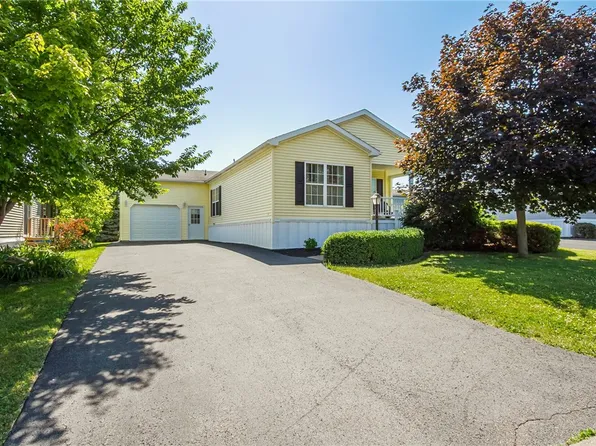 6347 Roberts Dr, Victor, NY 14564