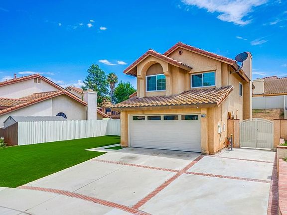 2nd image of 928 Stonehenge Cir