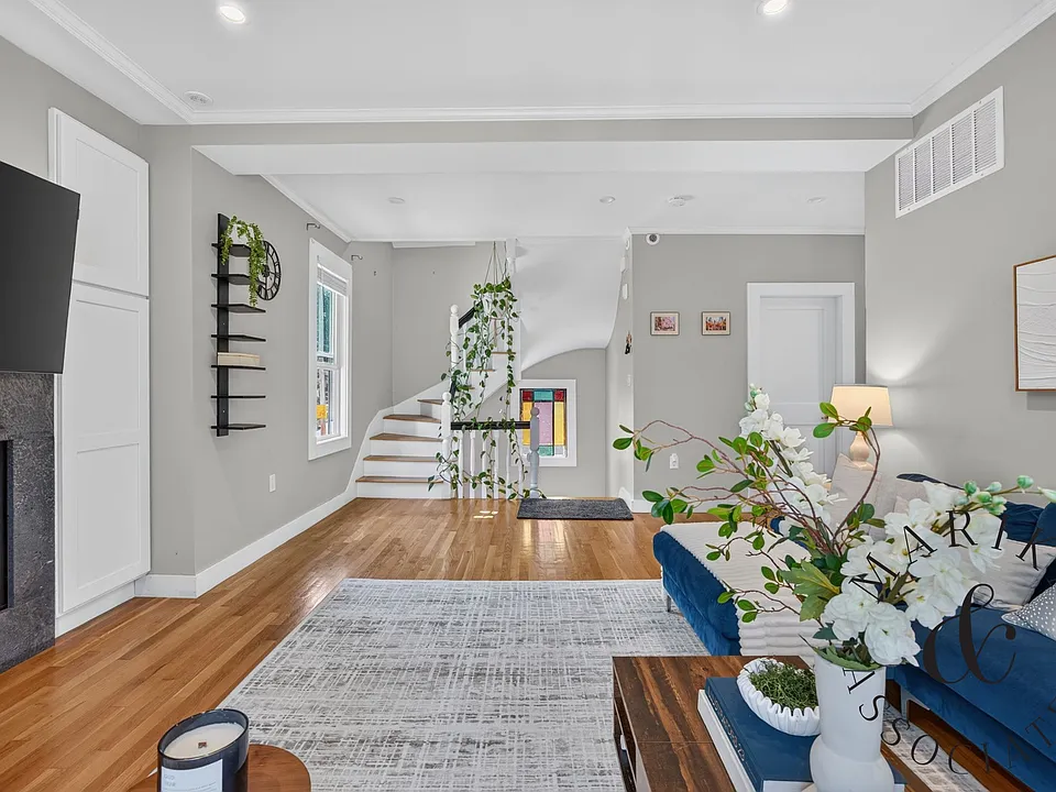44 Worley St #2