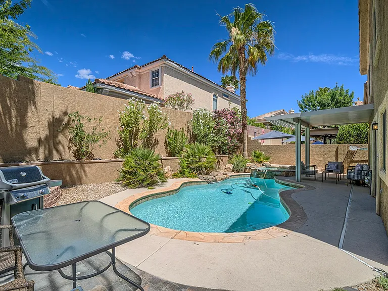 1941 Verbania Dr — Photo 23