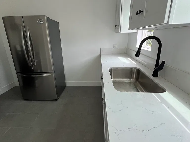 1044 N Townsend Ave #1/2 — Photo 2