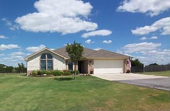 2nd image of 586 Irish Ln