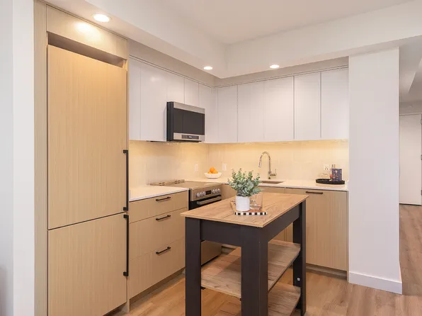 261 West 24th Street image 3 of 10