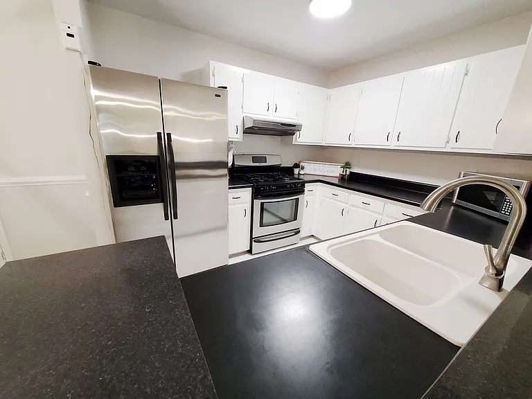 2824 Henslowe Dr — Photo 2