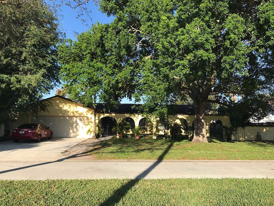 1st image of 131 E Palm Dr