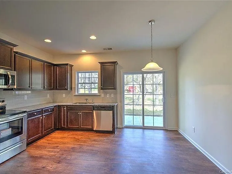154 Calderdale Ln — Photo 4