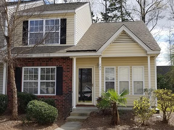 3rd image of 125 Hornby Cir