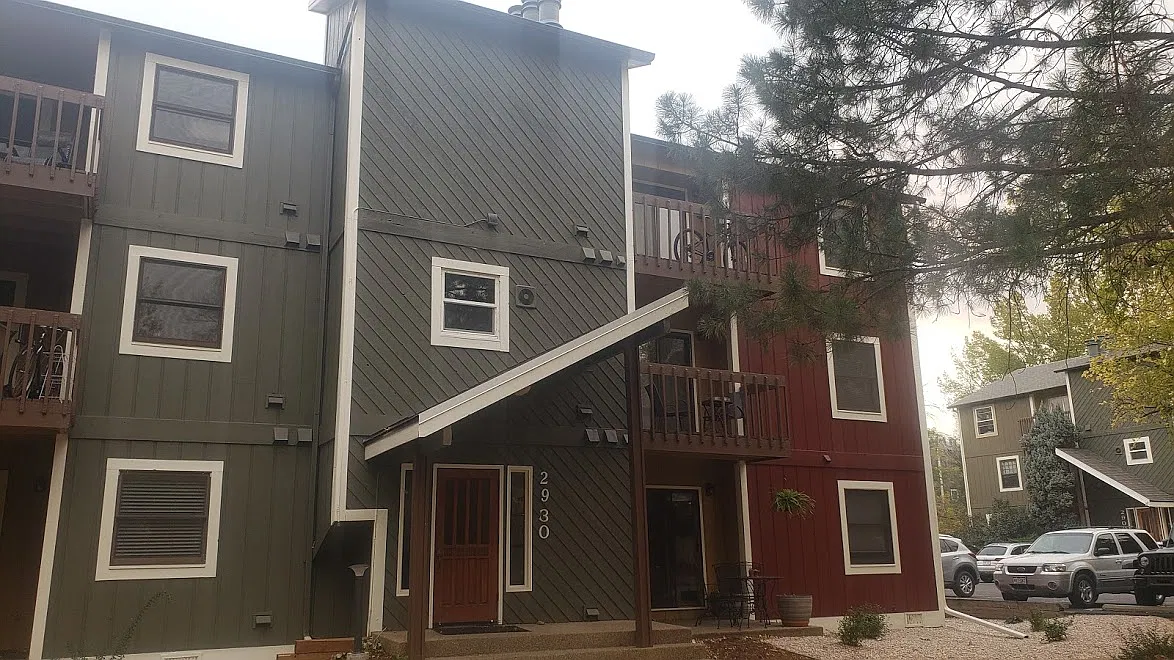 2 bed, 872 sqft, $1,595 — Photo 1