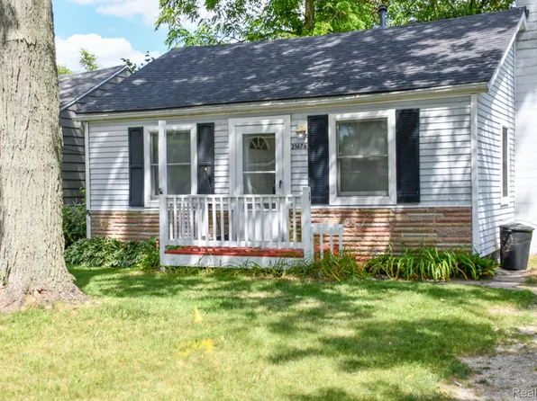 21676 S Hamilton Ave E, Farmington, MI 48336