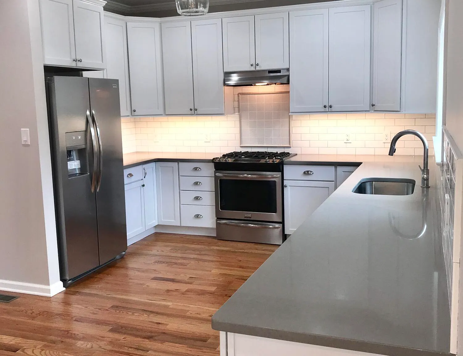 5 bed, 3.5 bath, 2352 sqft, $9,000 — Photo 2