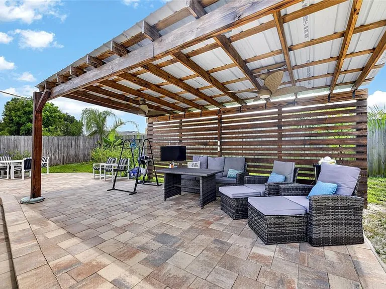 614 Stillview Cir — Photo 41