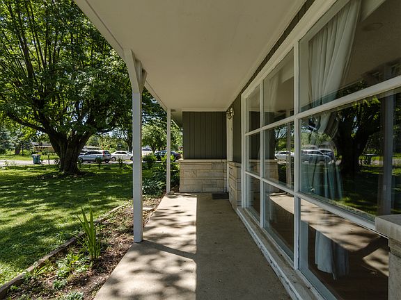 3rd image of 62 Buisdale Dr