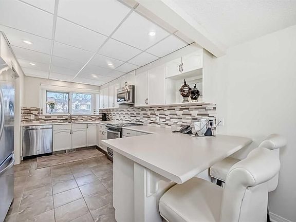 5th image of 305 N Sandringham Rd NW