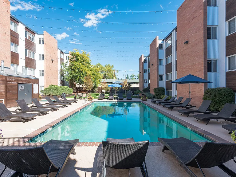 Sterling Boulder Apartments - Student Living — Photo 13