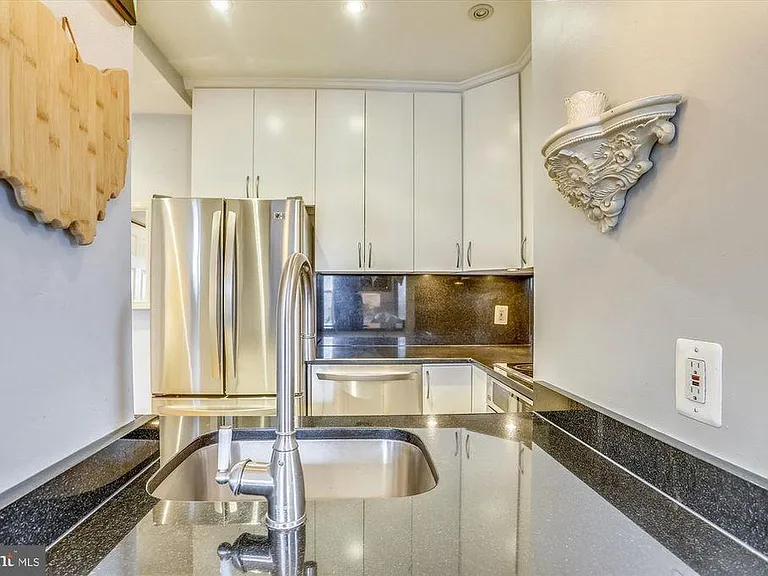 1736 Willard St NW #505 — Photo 8