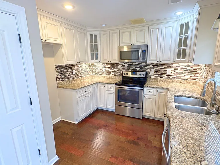 9456 Club Walk Ct — Photo 6