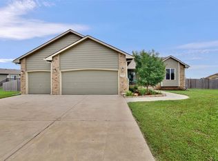 3112 N Rough Creek Rd, Derby, KS 67037