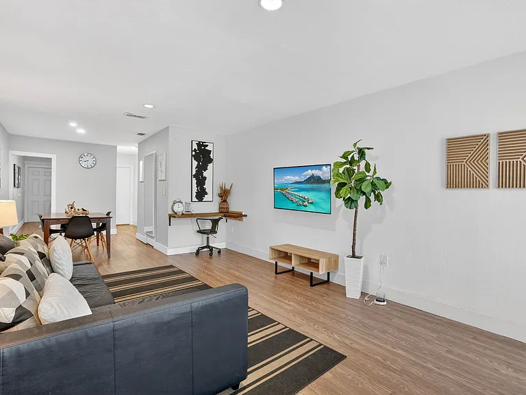 7811 NE 10th Ct #7815 — Photo 5