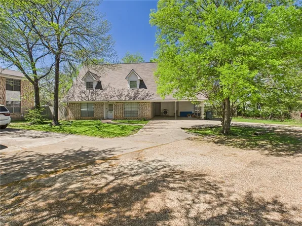 749 Meadow Ln, Bryan, TX 77802