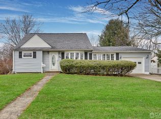 25 Susan Ln, East Brunswick, NJ 08816