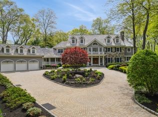 2 Queens Ct, Morristown, NJ 07960