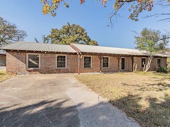 2nd image of 412 Oakview Dr