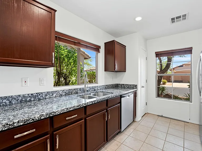 4420 E High Point Dr — Photo 9