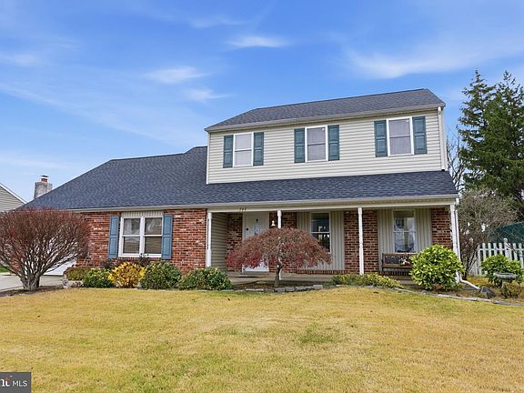 2nd image of 744 Fairbridge Dr