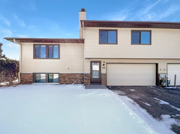 8754 N Maplebrook Cir, Brooklyn Park, MN 55445