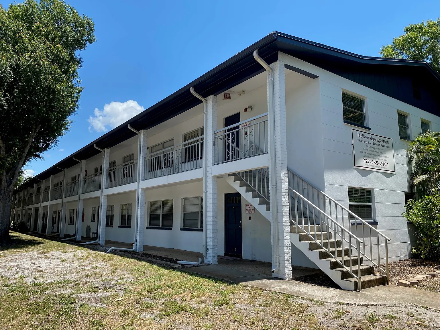 Devon Manor Apartments — Photo 1