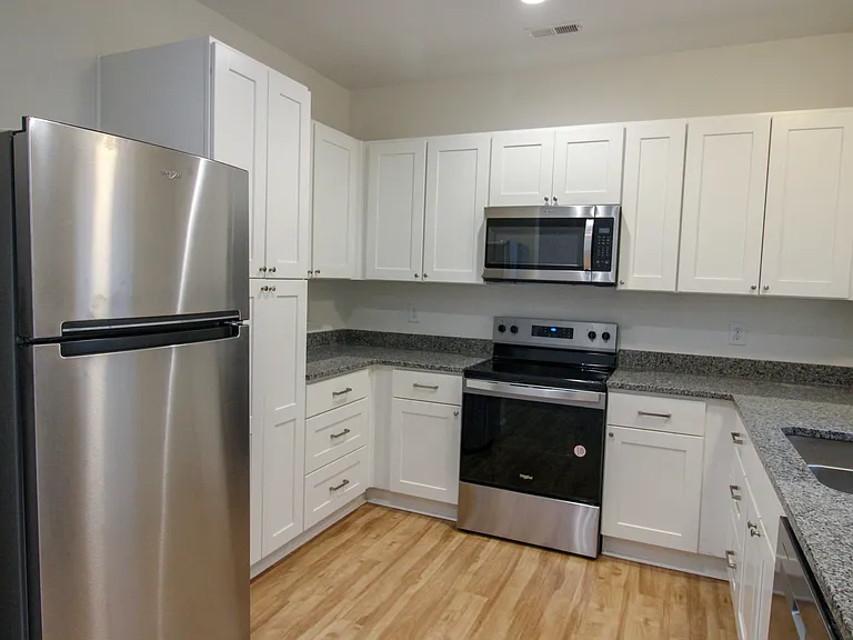 Midway Townhome — Photo 41