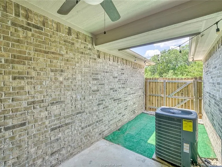 3114 Claremont Dr — Photo 23