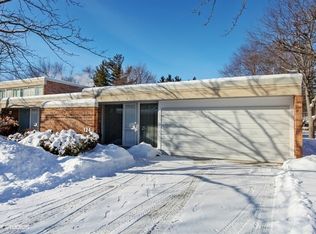 124 Avon Rd, Northbrook, IL 60062