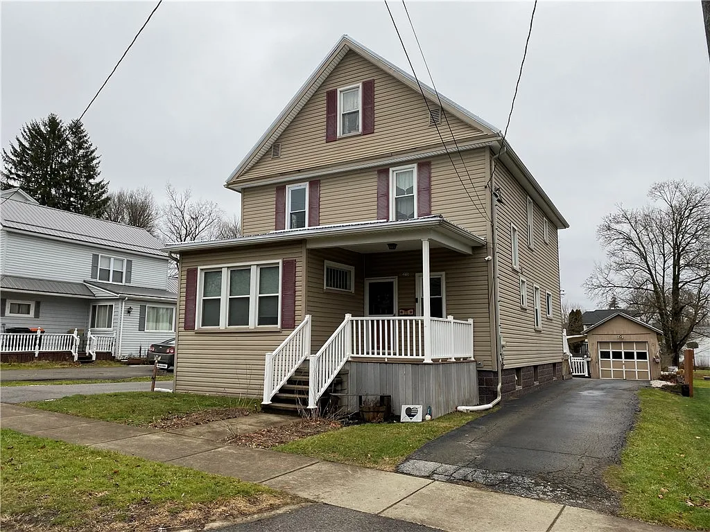 215 E Smith St photo 1