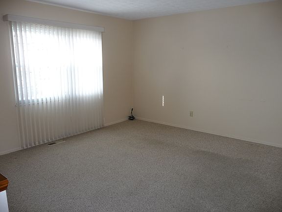 Bright Spacious Living Room