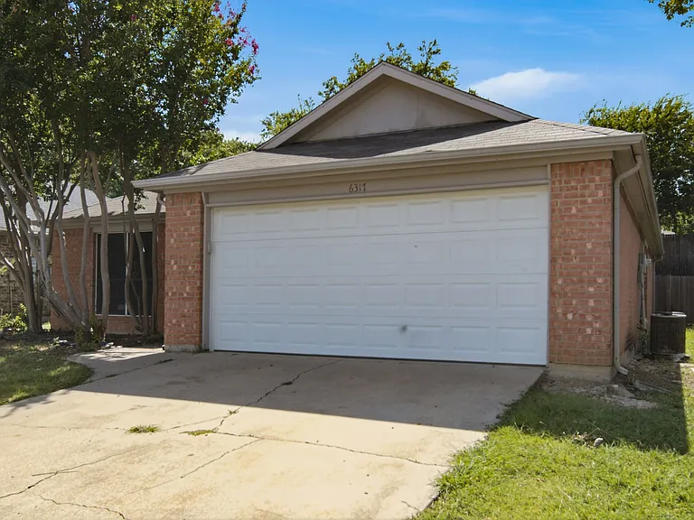 6317 Rockhaven Dr — Photo 2