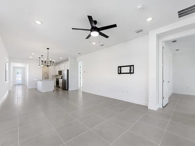 19226 Hinkley Dr — Photo 17