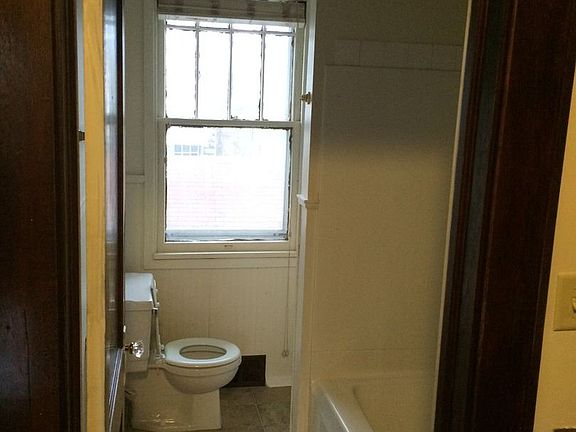 5th image of 100 Holland Ave #2